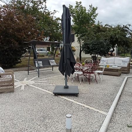 Chambre Privative Avec Salle D'Eau Chasseneuil-sur-Bonnieure Exterior foto